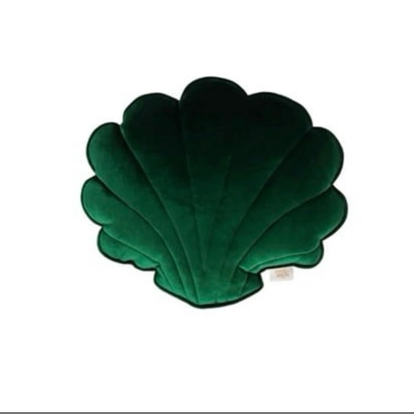 Moi Mili Velvet “Emerald Pearl” Shell Pillow